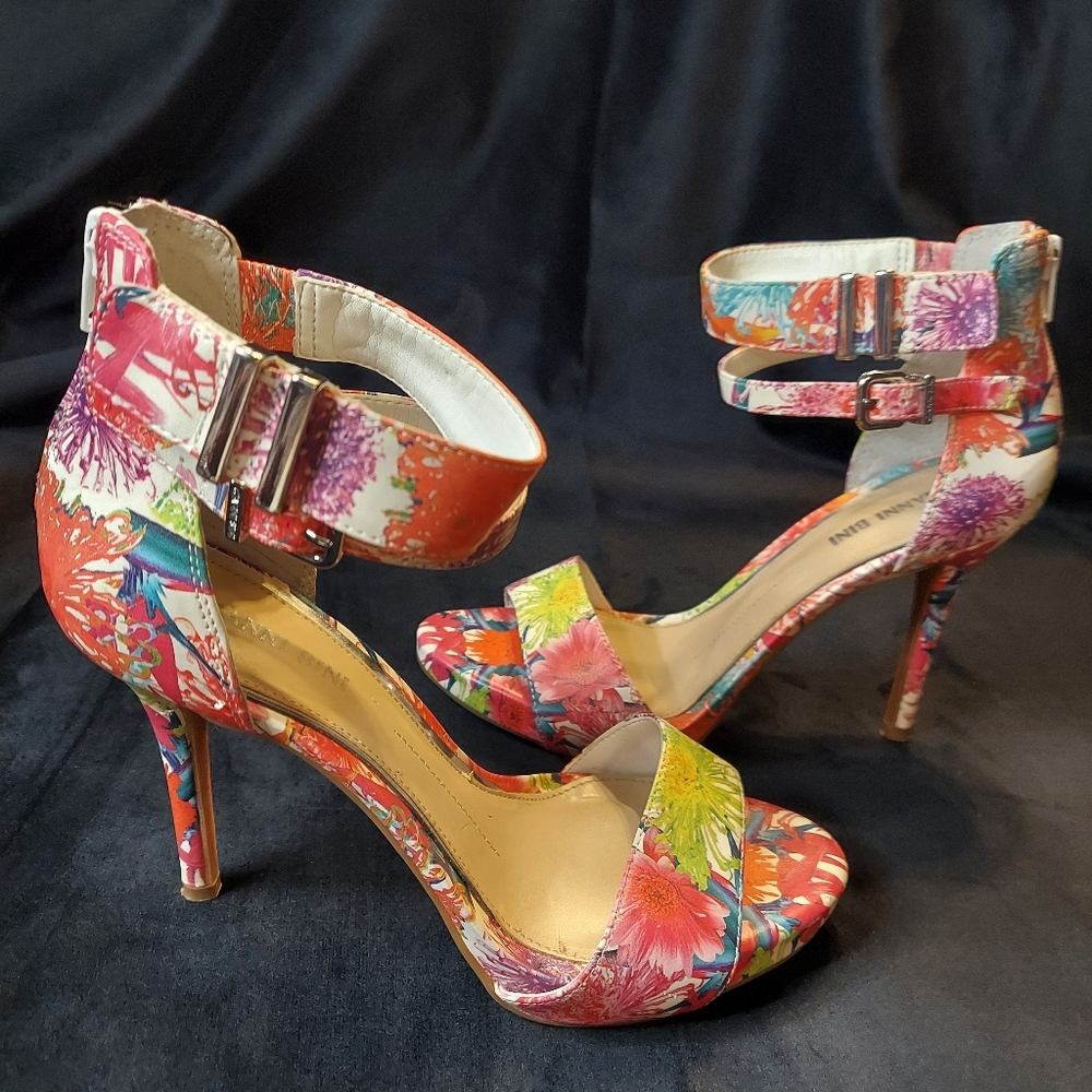 Gianni Bini Jaxie floral buckle sandal heels 7.5M. Multicolor with 4 inch heels.